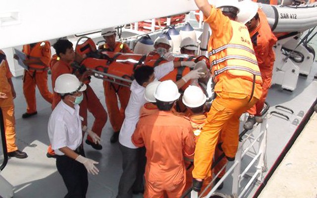 Tàu cứu nạn Việt Nam bị tàu TQ cản trở ở Hoàng Sa