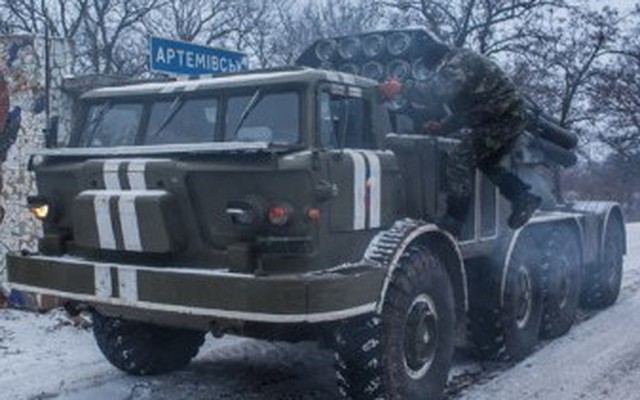 Lệnh ngừng bắn bị vi phạm 130 lần, đông Ukraine sẽ đi về đâu?