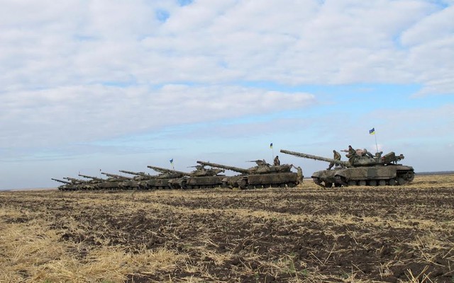 Ukraine khoe vũ khí trong tập trận ở Miền Đông