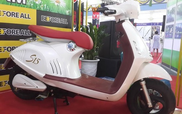 Xe Trung Quốc nhái Vespa 946 xuất hiện tại Việt Nam