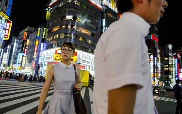 Cuộc sống về đêm tại "tổ hợp ăn chơi" Shinjuku, Tokyo