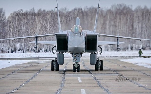 [ẢNH] Nhìn gần tiêm kích MiG-31 dựng "lá chắn" Nga ở Bắc Cực
