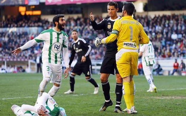 Ronaldo dính án treo giò: Real Madrid nên vui hơn buồn?