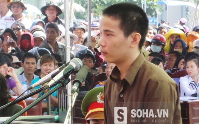 Mẹ Vũ Văn Tiến đã không dám nhận mặt con trong phiên xử thảm án