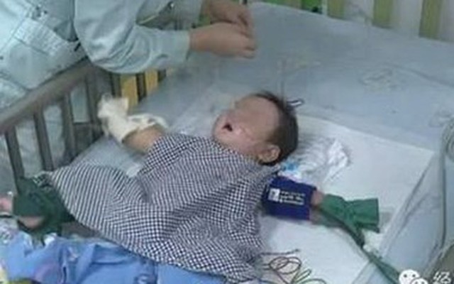 Bé trai 7 tháng tuổi bị bác dâu đầu độc bằng thủy ngân