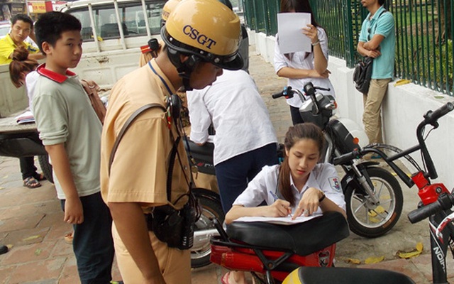 Hôm nay đăng ký biển số xe máy điện