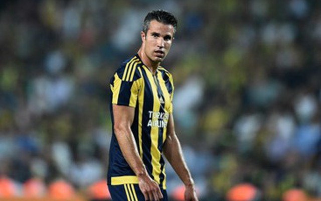 Đội nhà thua tan nát, Van Persie lỡ cơ hội đấu M.U ở C1