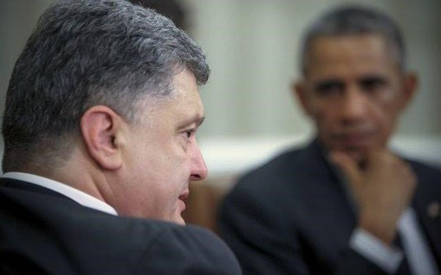 Reuters: Poroshenko đang “hủy hoại thanh danh” ông Obama