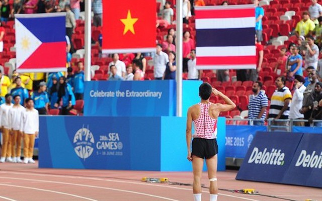 Clip: Màn chào cờ "độc nhất, vô nhị" ở SEA Games 28