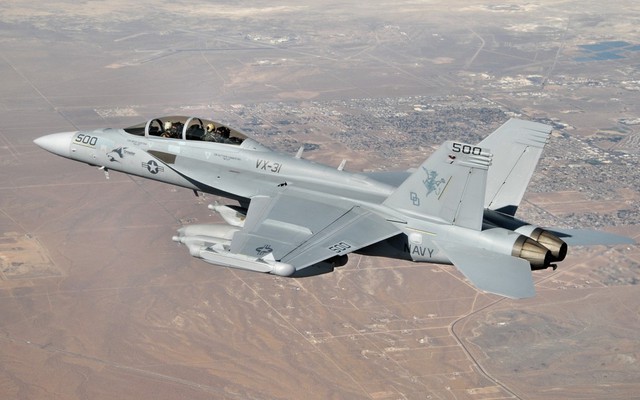 Máy bay tác chiến điện tử EA-18G Growler có gì đặc biệt?