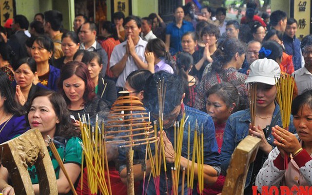 Đầu năm, vạn người chen chân 'vay nợ' Bà Chúa Kho