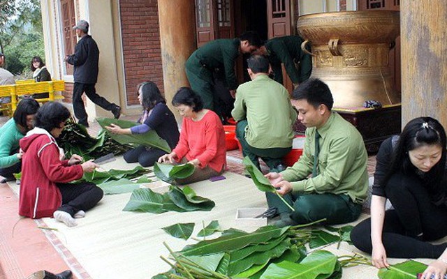 Gia đình Đại tướng về Vũng Chùa gói bánh chưng