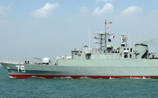 Tàu chiến Iran ngắm bắn máy bay quân sự Mỹ