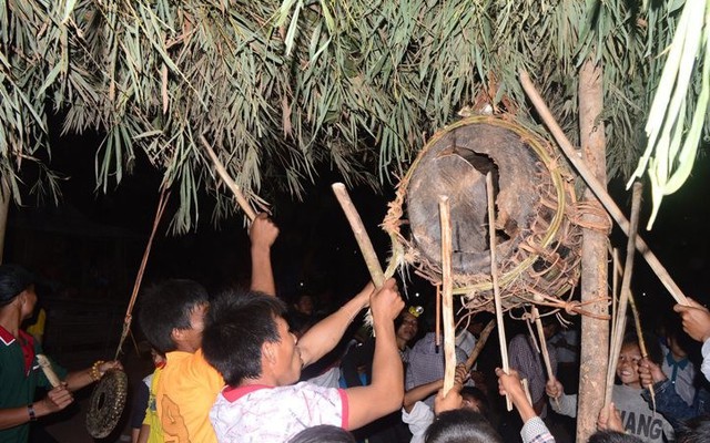 Quảng Bình: Lễ đập trống và đêm "ngoài vợ ngoài chồng" giữa đại ngàn