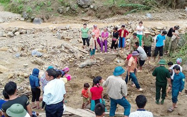 Tìm thấy thi thể 2 bé trai dưới hồ nước, người mẹ vẫn mất tích