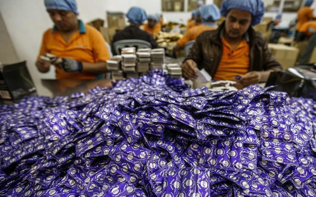 "Đột nhập" công xưởng sản xuất bao cao su lớn nhất thế giới