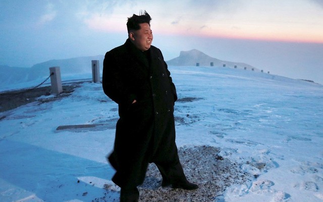 Báo TQ tiết lộ bất ngờ về ảnh Kim Jong Un "chinh phục đỉnh núi"
