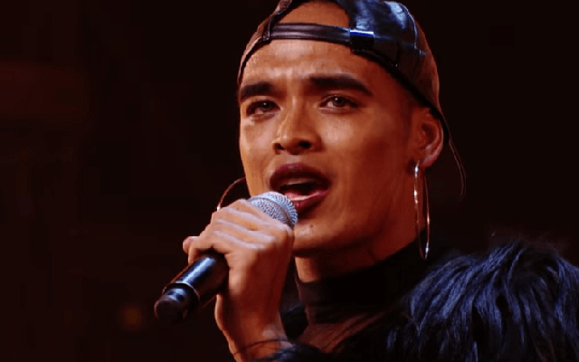 Hot boy đồng tính gây "náo loạn" X-Factor UK