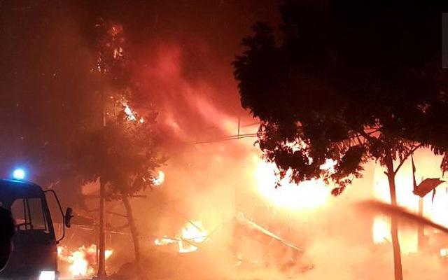 Chợ Bầu ở Phủ Lý bị ngọn lửa "nuốt" lúc hơn 1h sáng