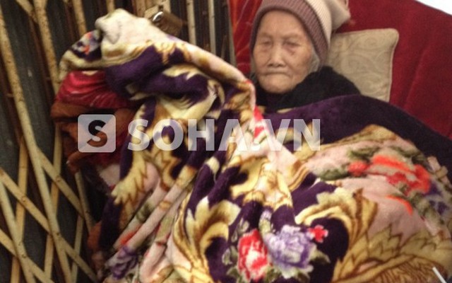 Cụ bà 95 tuổi bị bê ra vỉa hè có nguy cơ đón Tết ngoài đường