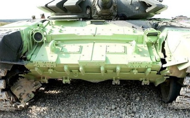 Khó tin: Xe tăng T-72B3 vỡ giáp trước vì... húc tường