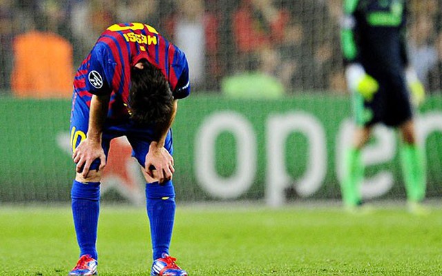 Messi nôn khan và sự ảo tưởng của Barca