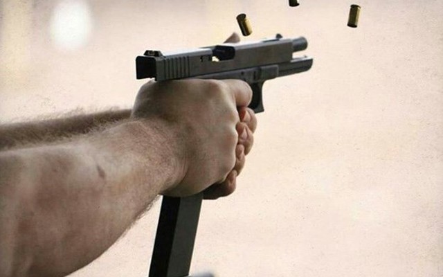 Bất ngờ khả năng bắn liên hoàn không giật của Glock 18