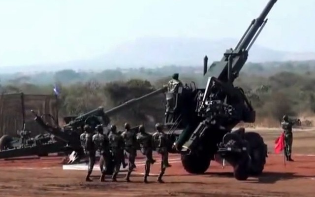 [VIDEO] Đau bụng cười khi xem lính Ấn Độ bắn pháo FH-77