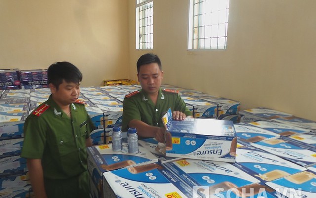 Cảnh sát bắt giữ gần 1 nghìn thùng sữa không được bán ở VN