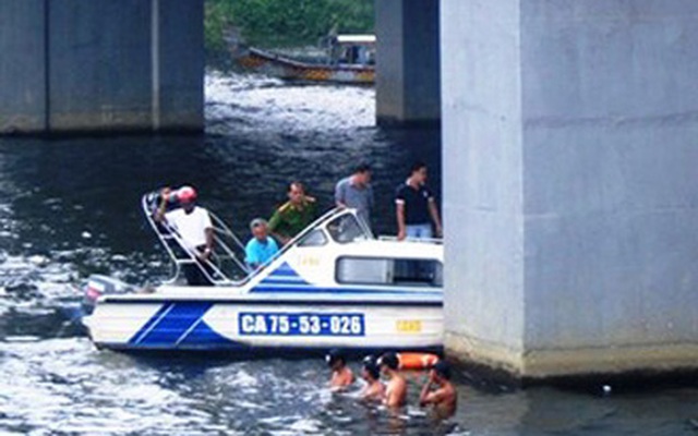 Bị đâm thấu ngực, nam thanh niên ngã xuống sông Hương tử vong