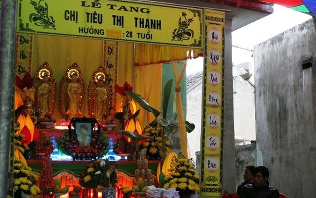 Thai phụ 7 tháng chết thảm, bé 3 tuổi ngây thơ đòi tháo khăn tang