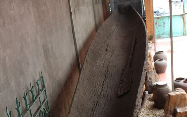 Chiêm ngưỡng con thuyền độc mộc cổ và lớn nhất thế giới còn nguyên vẹn tại Hạ Long