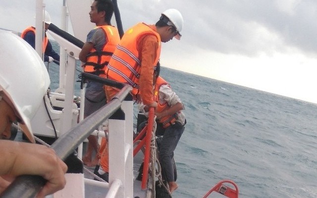 6 thi thể vụ nổ bình gas tàu đánh cá trên biển vừa được tìm thấy