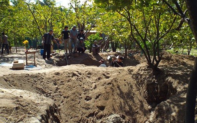 Quy Nhơn: Phát hiện hố chôn người tập thể