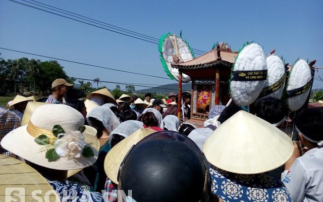 Bạn thách nhảy từ cầu xuống sông, nam sinh chết đuối