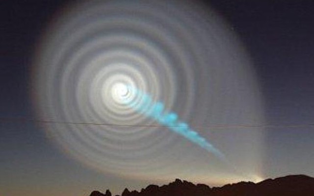 UFO như lốc xoáy trên bầu trời Nga