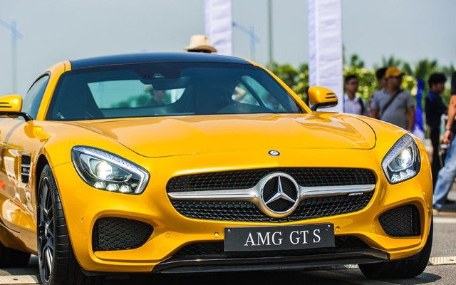 Mãn nhãn với vẻ đẹp của Mercedes AMG GT S tại Hà Nội