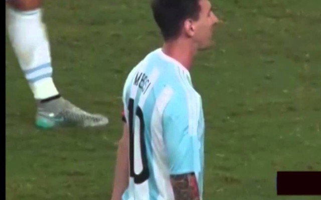 Clip: Cú sút phạt tệ … “không tưởng” của Messi