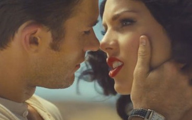 Taylor Swift liên tục hôn trai đẹp trong MV mới