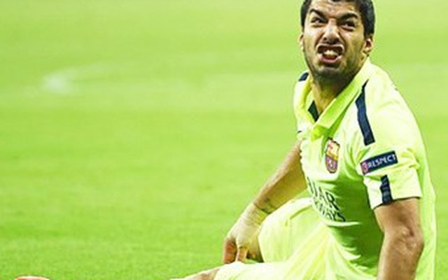 Barca nhận hung tin Suarez dính chấn thương gân khoeo