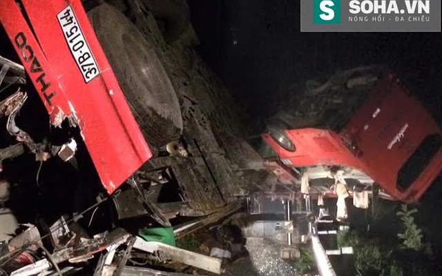 Tai nạn tại cao tốc Pháp Vân: 2 xe lật nhào, 19 người thương vong