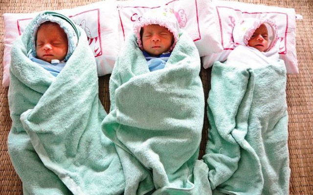 Ca sinh ba bé gái cùng trứng hiếm gặp ở Nghệ An