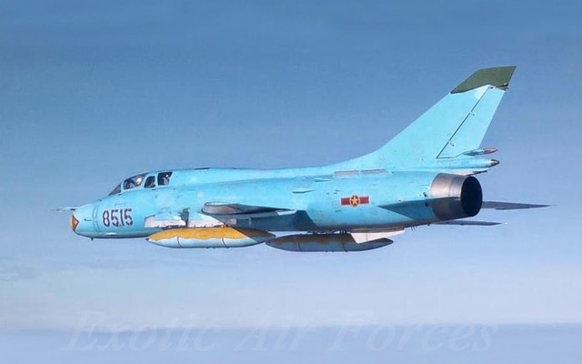 Các loại áo phao cho phi công Su-22 bay biển