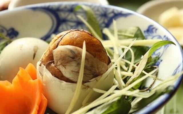 "Mặt trái" đáng sợ của món trứng vịt lộn bổ dưỡng