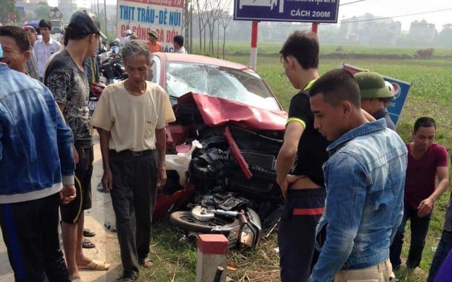 Hà Nội: Tai nạn kinh hoàng, 4 nam sinh nhập viện nguy kịch