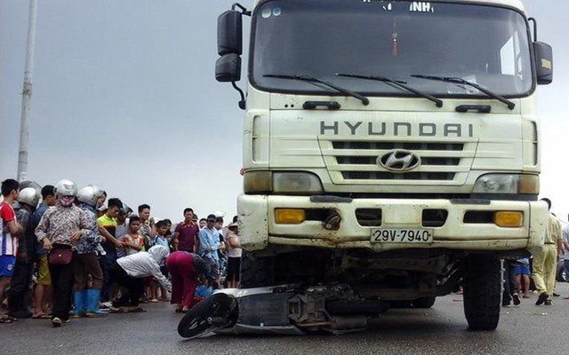 Va chạm với xe ben, hai người phụ nữ thương vong