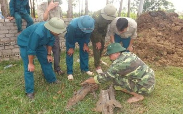 Nghệ An: Phát hiện quả tên lửa còn nguyên ngòi nổ