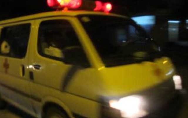 Vụ taxi gây tai nạn ở cầu vượt: Xe cứu thương bỏ mặc nạn nhân?