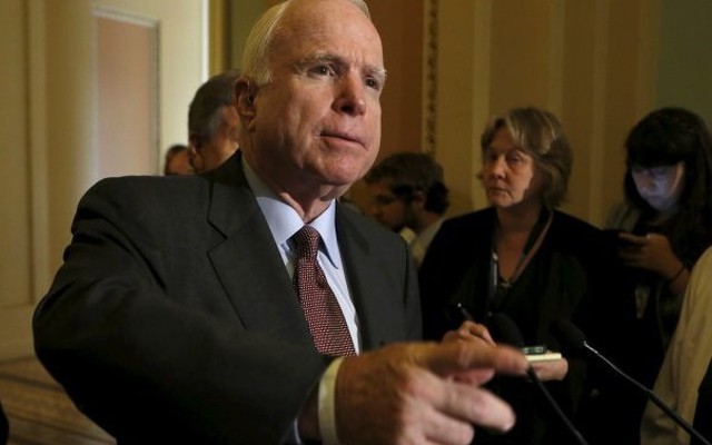 ​TNS McCain kêu gọi nới lỏng thêm cấm vận vũ khí