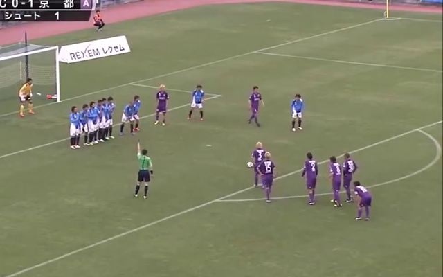 Kiểu đá phạt "một đoàn tàu" lạ mắt của đội bóng Nhật Bản